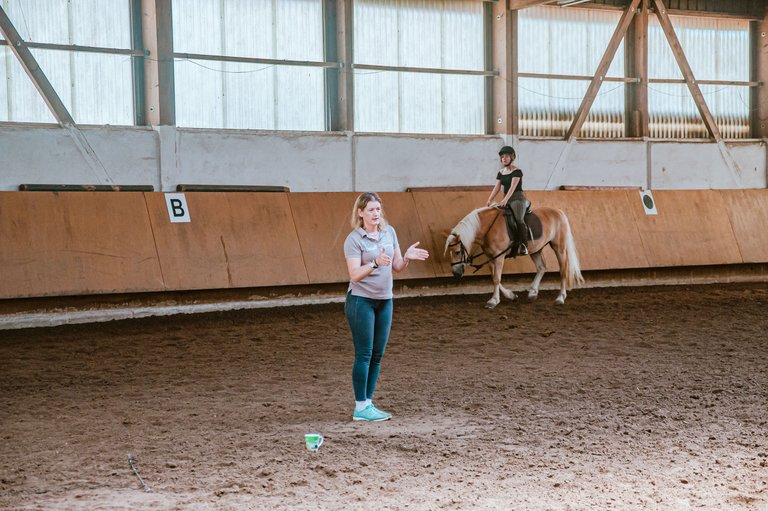 Riding instructor Melanie Wies gives lessons in the hall.